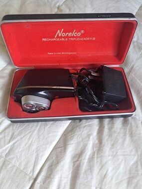 Vintage Black Norelco Rechargeable Triplehead Electric Shaver